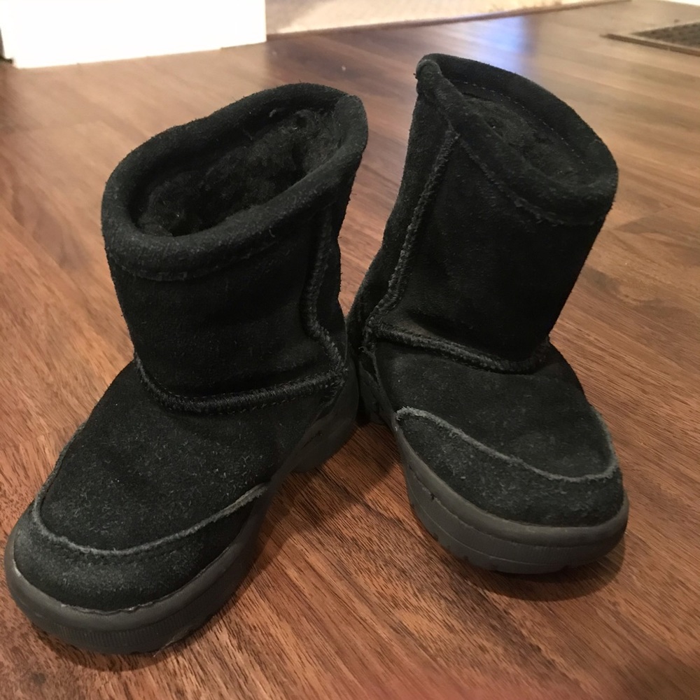Black Bearpaw boots! Good condition!